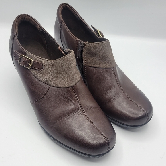 Clarks Bendables slip on ankle heeled booties leather upper size 8M - Picture 1 of 15